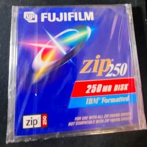 Sealed vintage Fujifilm zip 250g disk